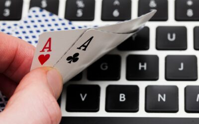 Att spela kortspel online vs. live – Viktiga skillnader att tänka på